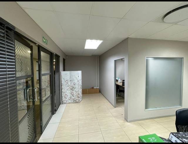 BUSINESS PROPERTY TO RENT IN MIDFIELD ESTATE